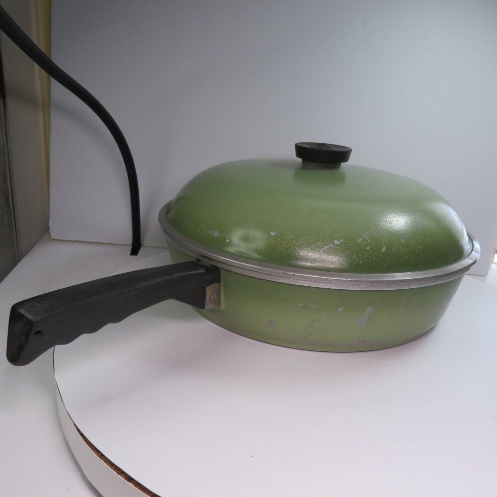 vintage Club Aluminum Chicken Fryer (a deep, large-diameter skillet) Avocado